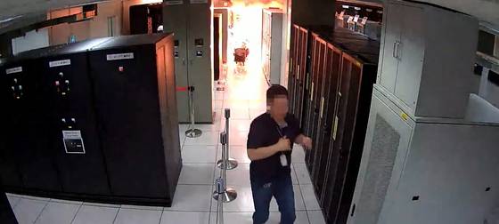 지난달 26일 국정자원 전산실 화재 당시 CCTV 영상. 사진 김성회 더불어민주당 의원실 제공 영상 캡처