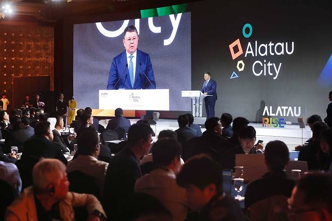 카낫 보줌바예프 카자흐스탄 부총리가 15일 서울 중구에서 열린 '알라타우 라이즈 위드 카자흐스탄' 투자로드쇼에서 발언하고 있다. (사진=카자흐스탄투자청)