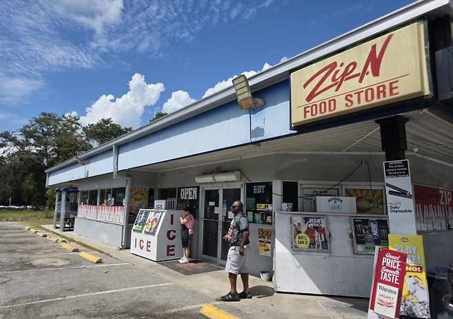 미국 조지아주 현대차 공장에서 차로 10분 거리에 있는 엘러벨 마을의 상점 전경. 정유진 특파원