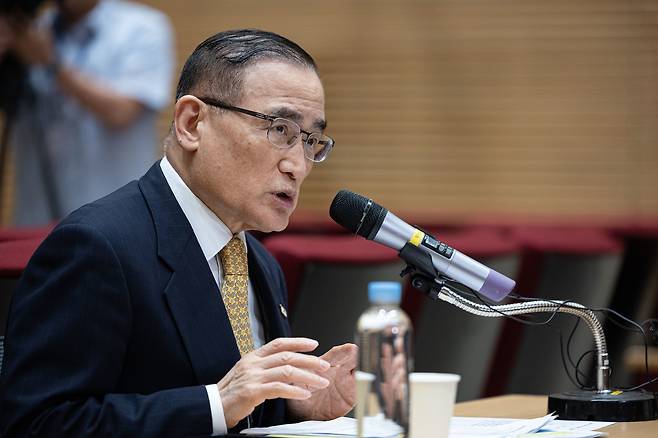 National Security Adviser Wi Sung-lac briefs reporters at the presidential office in Yongsan District, central Seoul on Oct. 15 on the government's response to the surge in kidnapping and confinement crimes targeting Koreans in Cambodia. [NEWS1]
