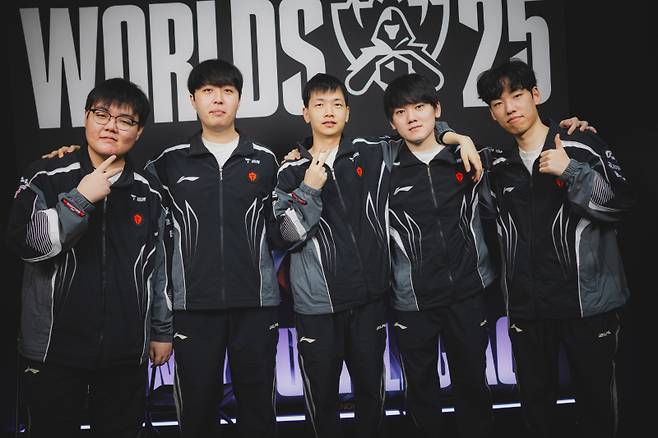 TES 선수단. 라이엇 게임즈 제공