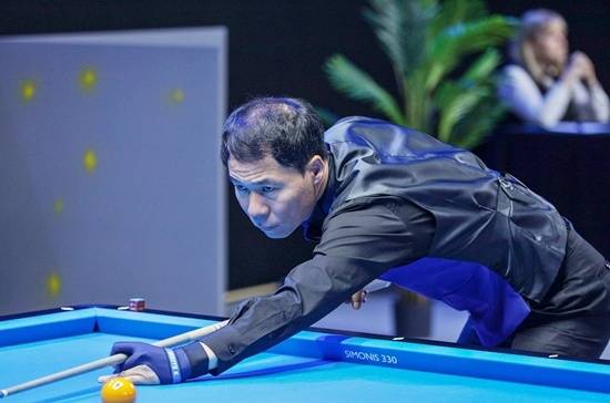 허정한이 15일 세계3쿠션선수권 예선 J조 첫 경기에서 애버리지 2.857을 앞세워 카를로스 앙귀타를 완파하고 예선리그 첫승을 기록했다. (사진=SOOP)