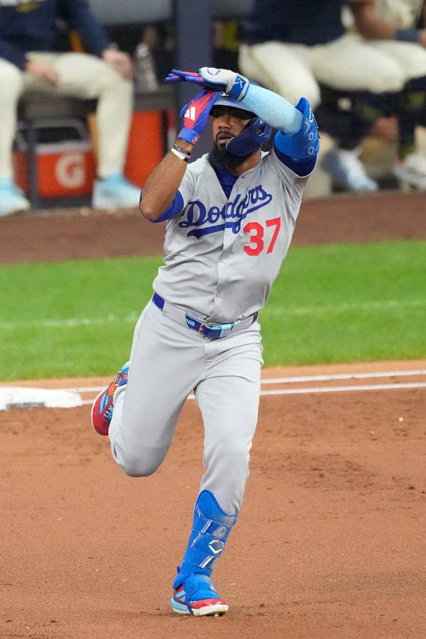 테오스카 에르난데스가 솔로 홈런을 때린 뒤 베이스를 돌고 있다. 사진= Getty Images/AFP= 연합뉴스 제공