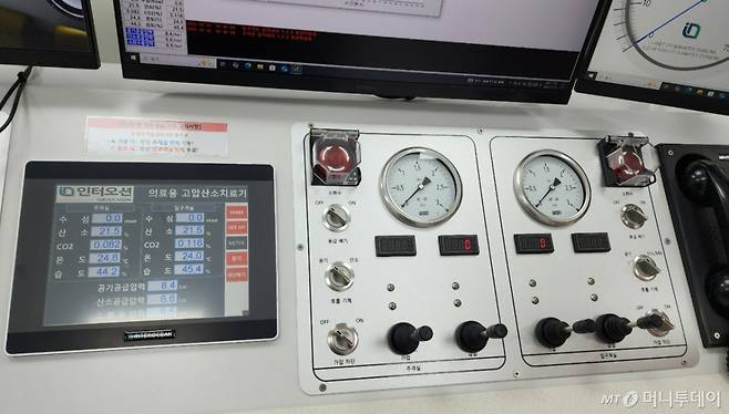 고압산소치료 장비 작동 시스템. /사진=정심교 기자