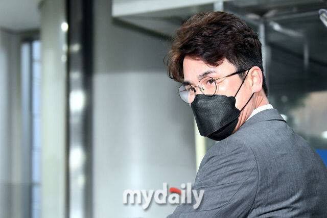 2024년 1월 30일 KIA 타이거즈 장정석 전 단정이 배임수재 혐의에 대한 구속 전 피의자심문(영장심사)를 위해 서울중앙지법으로 향하고 있다. 장정석 전 단장과 김종국 전 감독은 KIA타이거즈 후원사인 한 커피업체로부터 금품을 수수한 혐의를 받고 있다. 앞서 KIA 타이거즈는 28일 김종국 감독에게 직무를 정지 시켰고, 29일 김종국감독과 계약을 해지했다./마이데일리