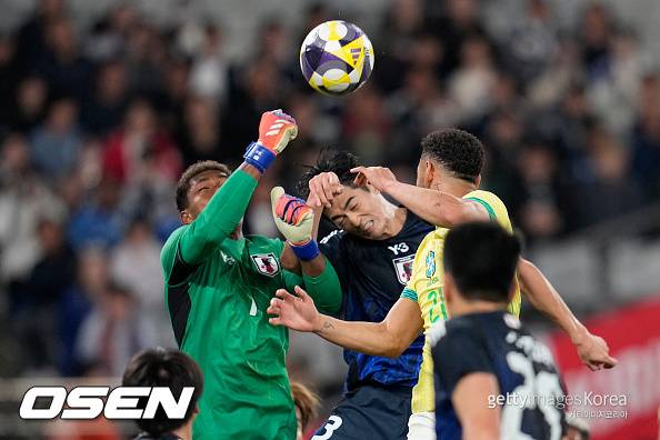 [사진] 선방하는 스즈키 ⓒGettyimages(무단전재 및 재배포 금지)