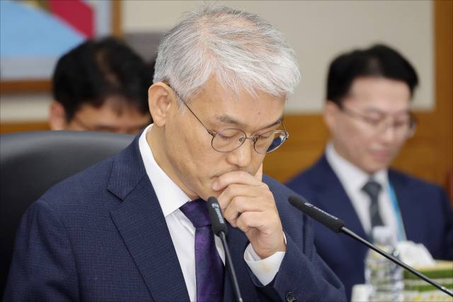 ▲천대엽 법원행정처장이 15일 서울 서초구 대법원에서 열린 국회 법제사법위원회의 대법원에 대한 2025 국정감사에서 생각에 잠겨 있다. ⓒ연합뉴스