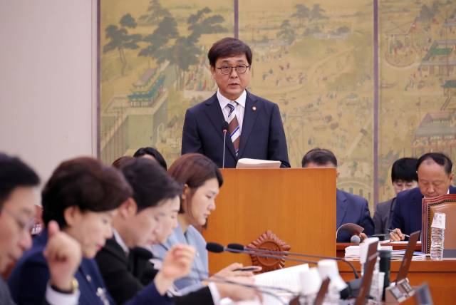 최휘영 문화체육관광부 장관이 14일 서울 여의도 국회에서 열린 문화체육관광위원회 국정감사에서 발언하고 있다. 연합뉴스