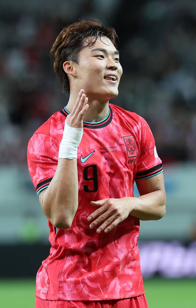 14일 서울 마포구 서울월드컵경기장에서 열린 한국과 파라과이 축구 대표팀의 친선경기. 오현규가 추가골을 넣은 뒤 세리머니를 하고 있다. 연합뉴스