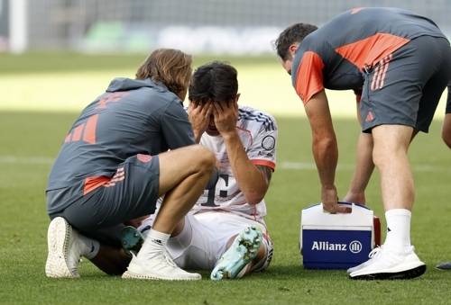 바이에른 뮌헨 김민재가 호펜하임과의 분데스리가 4라운드 원정 경기 도중 다쳐 치료를 받고 있다. 로이터연합뉴스