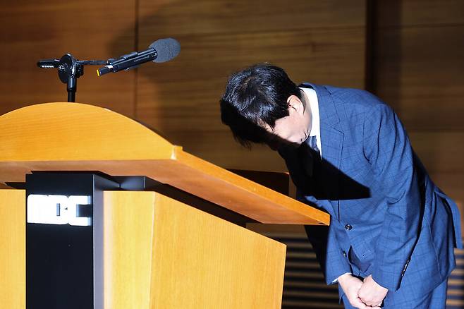 ▲ 고개숙안 안형준 MBC 사장. ⓒ연합뉴스