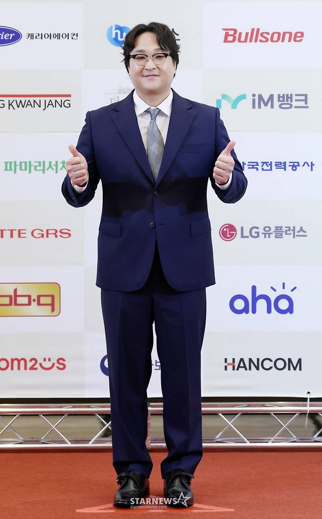 배우 구성환이 22일 서울 영등포구 중소기업중앙회에서 열린 '2025 방송광고페스티벌' 시상식에 참석해 포즈를 취하고 있다.  올해로 17회째를 맞는 'MTN 방송광고 페스티벌'은 광고인과 시청자들을 위한 축제의 장을 마련하고, 혁신적 광고 메시지를 발굴해 광고 문화 발전에 기여한다는 취지로 지난 2009년부터 개최되고 있는 머니투데이방송(MTN)이 개최해온 특별한 시상식이다. /2025.07.22 /사진=김휘선 hwijpg@