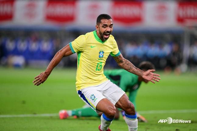 1-0을 만드는 선제골을 넣은 파울로 엔리케. /AFPBBNews=뉴스1