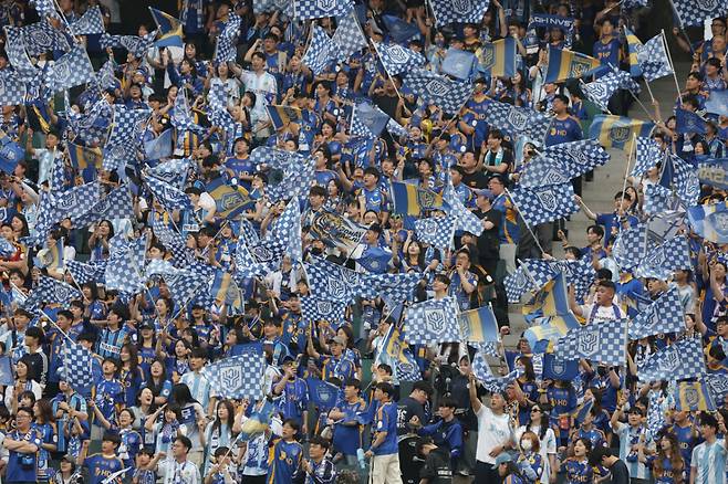 울산 관중석을 메운 팬들. /사진=울산HD 제공