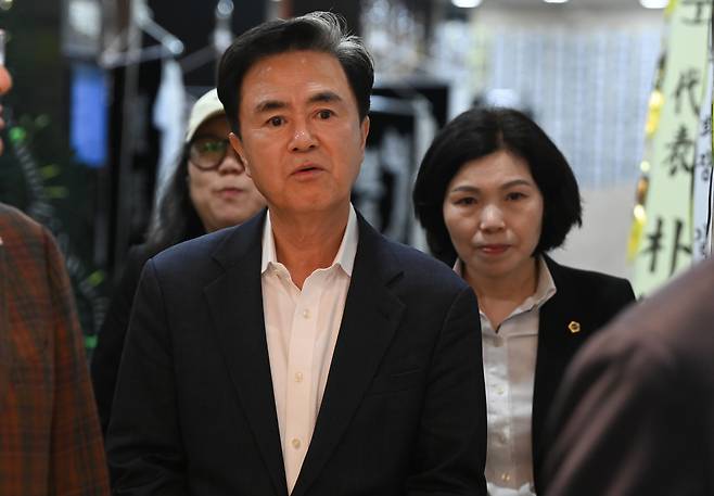 김태흠 충남도지사가 16일 을지대병원 장례식장에 마련된 이상민 국민의힘 대전시당위원장 빈소에 방문했다. 김주형 기자 kjh2667_@cctoday.co.kr