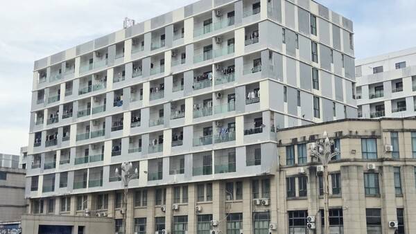 지난 14일(현지시간) 캄보디아 시아누크빌에 있는 범죄 단지로 추정되는 건물 모습. 연합뉴스