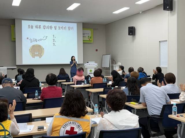 경산시자원봉사센터가 자원봉사자 리더 역량강화를 위한 '2025년 오늘도 자원봉사 아카데미 4기' 교육을 하고 있다. 경산시자원봉사센터 제공