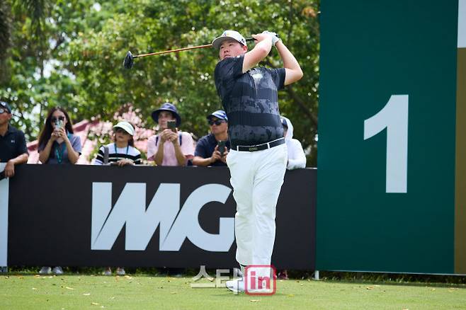 임성재가 16일 중국 마카오의 마카오 골프 앤 컨트리클럽에서 열린 아시안투어 SJM 마카오 오픈 1라운드 1번홀에서 힘차게 티샷하고 있다. (사진=SJM 마카오 오픈)