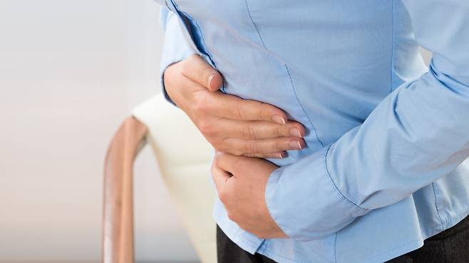 가스가 차는 것은 음식이 소화되는 정상적인 과정이지만 심한 경우 일상생활에 불편을 준다ㅣ출처: 클립아트코리아