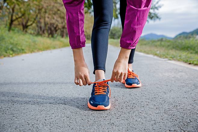최근 캐나다의 한 연구팀은 "여성 러닝화는 단순히 남성용 신발을 축소한 것에 불과하다"며 "여성의 발 모양을 반영해 다시 설계해야 한다"고 주장했다. 사진=게티이미지뱅크