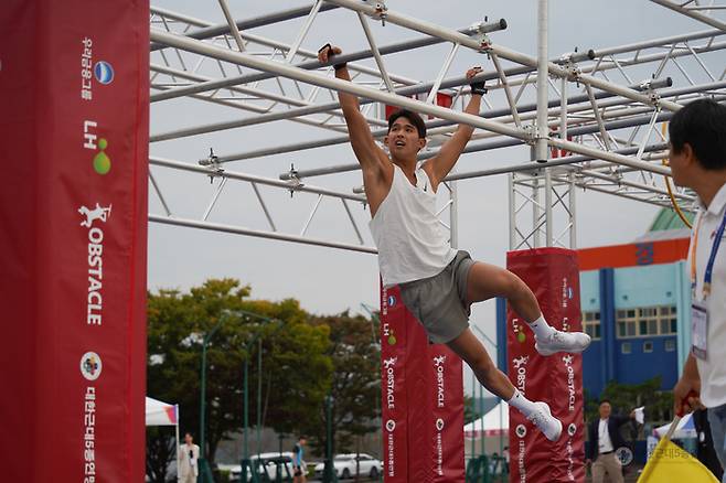 제105회 전국체육대회 장애물 경기 장면. 사진 | 대한근대5종연맹