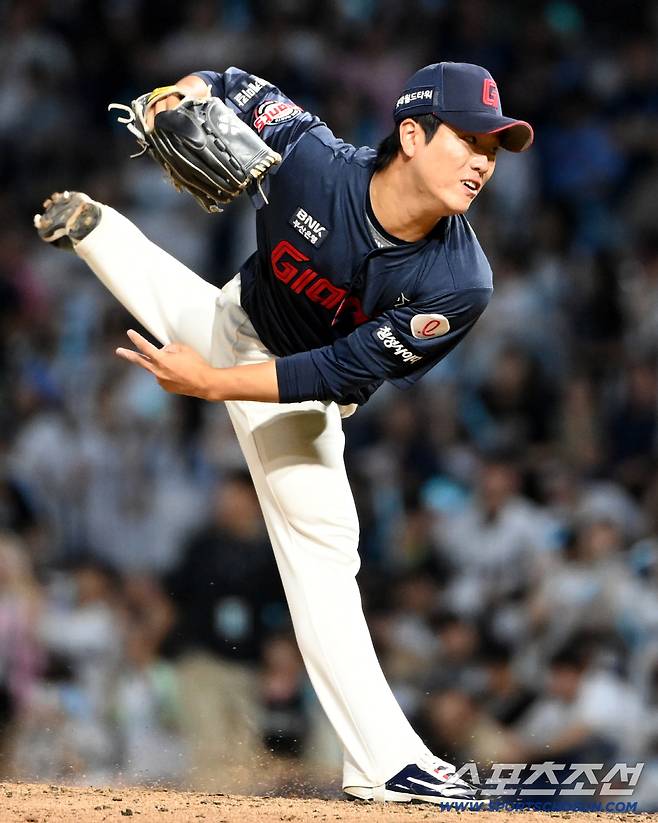 19일 창원NC파크에서 열린 롯데와 NC의 경기, 롯데 정현수가 역투하고 있다. 창원=허상욱 기자wook@sportschosun.com/2025.09.19/