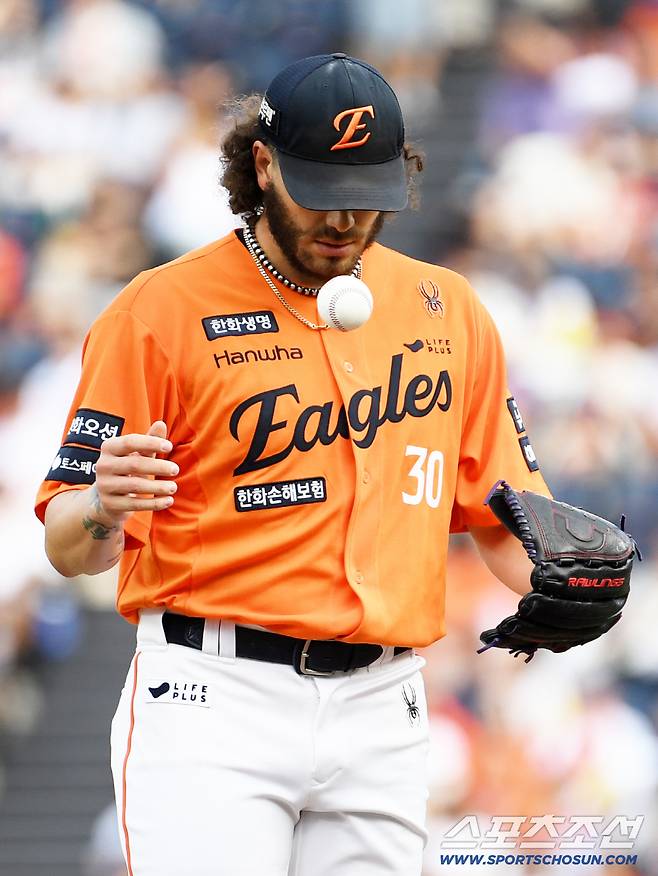 13일 대전 한화생명볼파크에서 열린 한화 이글스와 키움 히어로즈의 경기. 한화 폰세가 숨을 고르고 있다. 대전=박재만 기자 pjm@sportschosun.com/2025.09.13/