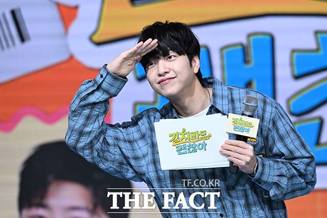 개그맨 유재필이 16일 오전 서울 마포구 상암DMC푸르지오 S-city 쇼킹케이팝센터에서 열린 ENA 새 예능 '길치라도 괜찮아' 제작발표회에 참석해 포즈를 취하고 있다. /서예원 기자