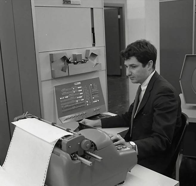 1960년 초창기 컴퓨터를 다루고 있는 에드워드 프레드킨/카네기멜런대
