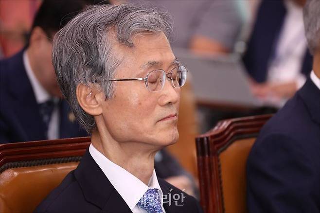 조희대 대법원장이 지난 13일 오전 국회에서 열린 국회 법제사법위원회 대법원 등에 대한 2025 국정감사에서 생각에 잠겨 있다. ⓒ데일리안 홍금표 기자