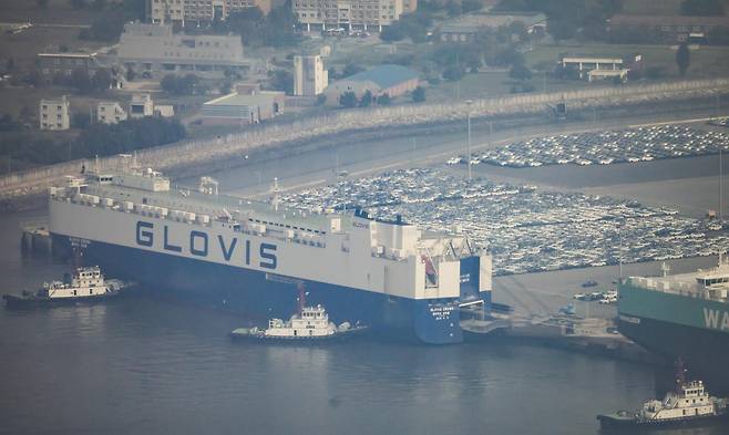 경기 평택항에  대기 중인수출용 차량들. 뉴시스