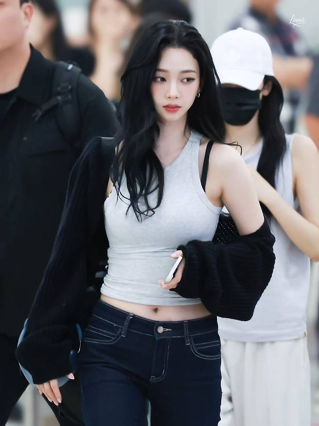 최근 카리나 공항 패션