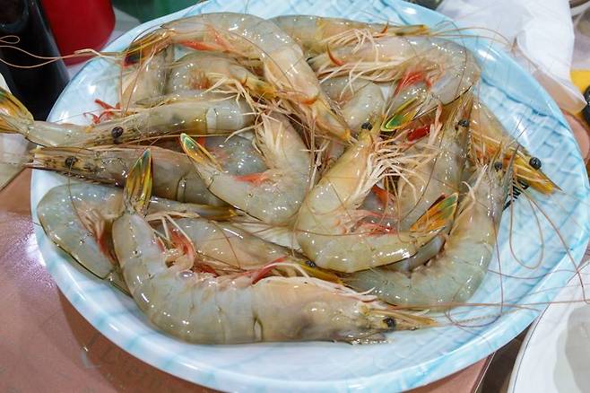 지금 충남 태안에선 대하가 제철이다.