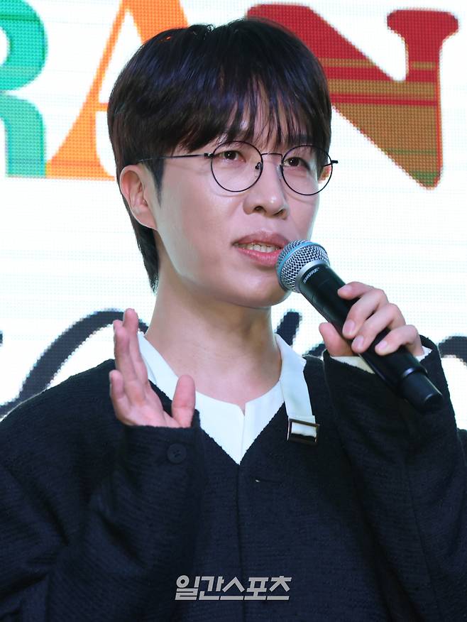 밴드 소란 고영배가 16일 오후 서울 마포구 엠피엠지에서 열린 새 EP 앨범 'DREAM(드림)' 발매 기념 쇼케이스에 참석해 인사말을 하고 있다. 서병수 기자 qudtn@edaily.co.kr /2025.10.16/