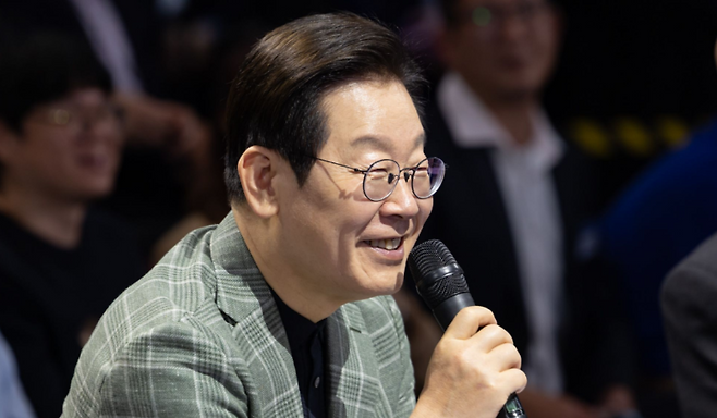 이재명 대통령이 14일 서울 동대문구 콘텐츠문화광장에서 디지털토크라이브 '국민의 목소리, 정책이 되다' 간담회에서 발언하고 있다. (대통령실)