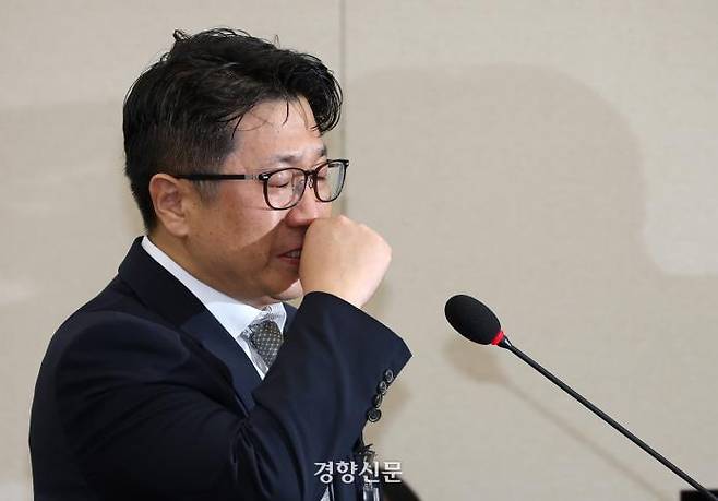 Prosecutor Moon Ji-seok, appearing as a witness at the National Assembly audit of the Ministry of Employment and Labor on October 15, becomes emotional while responding to questions related to Coupang Fulfillment Service (CFS). / Reporter Kwon Do-hyun