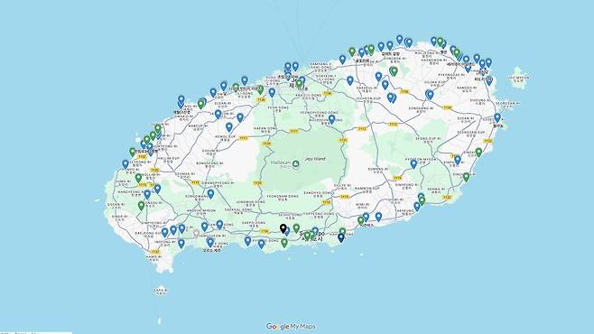This map of Jeju Island shows no-kids zones marked in blue and child-friendly establishments in green, based on data from the website, https://sites.google.com/view/yesnokids.