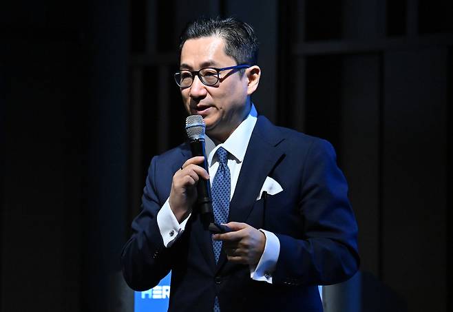 유동원 유안타증권 상무·본부장이 16일 서울 강남구 코엑스 그랜드볼룸에서 열린 ‘헤럴드머니페스타 2025’에서 ‘글로벌 투자 키워드는 ’생산성’’을 주제로 강연을 하고 있다. 오는 17일까지 양일간 열리는 ‘헤럴드머니페스타 2025’는 ‘웰스 내비게이션’ 주제로 돈의 흐름과 자산의 맥을 짚어나가는 축제의 자리로 처음으로 월급을 모으는 2030 재테크 초심자부터 자산 승계나 절세를 염두에 둔 5060 재테크 고수까지 다양한 계층을 위한 주식·부동산·금융상품·절세·가상자산 등 재테크와 관련한 모든 정보가 총망라된다. 임세준 기자