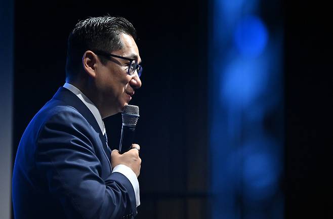 유동원 유안타증권 상무·본부장이 16일 서울 강남구 코엑스 그랜드볼룸에서 열린 ‘헤럴드머니페스타 2025’에서 ‘글로벌 투자 키워드는 ’생산성’’을 주제로 강연을 하고 있다. 오는 17일까지 양일간 열리는 ‘헤럴드머니페스타 2025’는 ‘웰스 내비게이션’ 주제로 돈의 흐름과 자산의 맥을 짚어나가는 축제의 자리로 처음으로 월급을 모으는 2030 재테크 초심자부터 자산 승계나 절세를 염두에 둔 5060 재테크 고수까지 다양한 계층을 위한 주식·부동산·금융상품·절세·가상자산 등 재테크와 관련한 모든 정보가 총망라된다. 임세준 기자