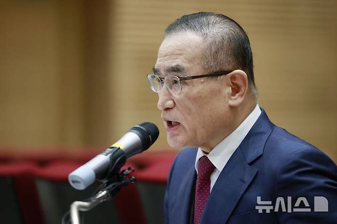 [서울=뉴시스] 최동준 기자 = 위성락 국가안보실장이 16일 서울 용산 대통령실 청사에서 캄보디아 사태에 대한 정부의 대응 현황 관련 브리핑을 하고 있다. 2025.10.16. photocdj@newsis.com