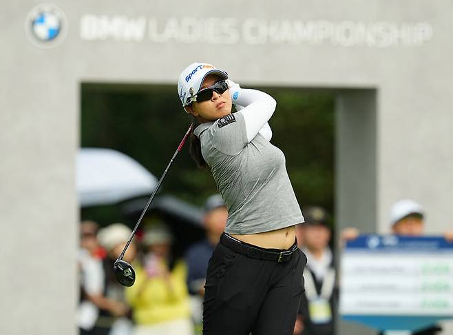[서울=뉴시스] 김세영이 16일 전남 해남군 파인비치 골프링크스(파72)에서 열린 LPGA 투어 BMW 레이디스 챔피언십(총상금 230만 달러) 1라운드 1번 홀에서 티샷을 하고 있다. (사진=BMW 레이디스 챔피언십 대회 조직위원회 제공) 2025.10.16. *재판매 및 DB 금지