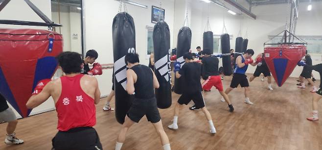 추석 연휴기간 훈련에 매진하고 있는 선수들. 충북체육회 제공