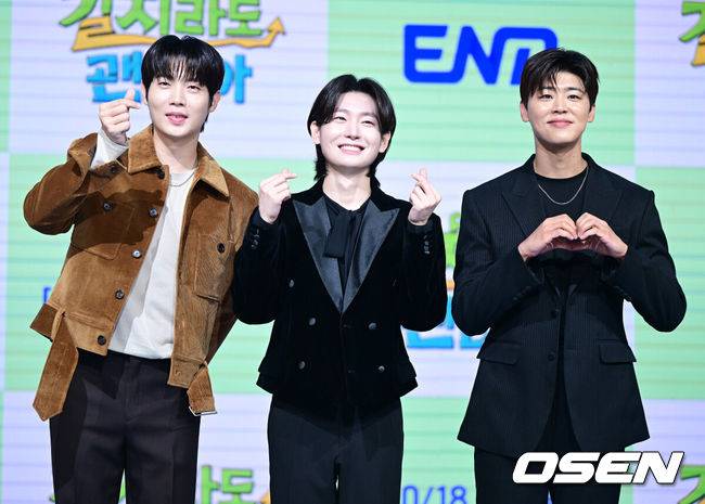 [OSEN=최규한 기자] 16일 오전 서울 상암동 쇼킹케이팝센터에서 ENA 신규 예능 ‘길치라도 괜찮아’ 제작발표회가 열렸다.예능 ‘길치라도 괜찮아’(연출 공대한)는 갈팡질팡 길치 연예인들이 크리에이터가 맞춤 설계한 여행에 도전하는 예능 프로그램이다.&nbsp;가수 손태진, 김용빈, 박지현(왼쪽부터)이 포토타임을 하고 있다. 2025.10.16 / dreamer@osen.co.kr
