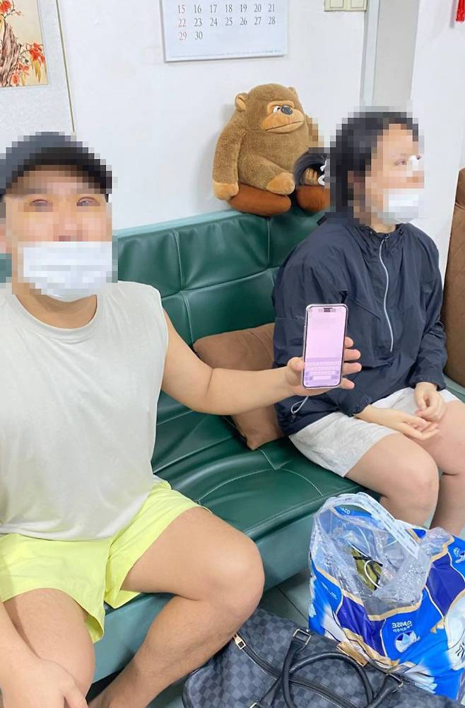 캄보디아 현지에서 풀려난 뒤 성형수술을 한 강모씨 부부의 모습. 피해자모임 제공