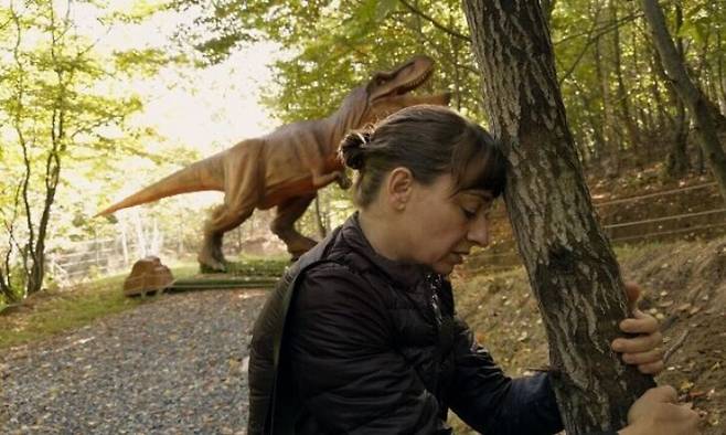 제26회 전주국제영화제에서 개막작으로 처음 선보인 라두 주데 감독의 콘티넨탈 ‘25 스틸컷. 전주국제영화제 제공