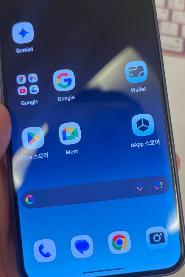 솔라나 스마트폰 시커. 사진=도예리 기자.