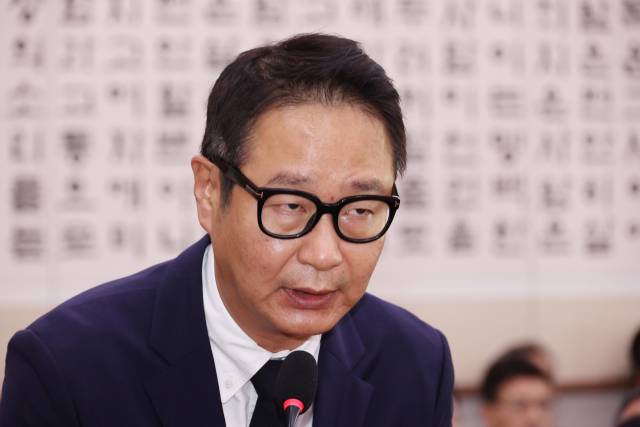 김태영 21그램 대표가 16일 서울 여의도 국회에서 열린 감사원 등에 대한 법제사법위원회 국정감사에서 의원 질의에 답하고 있다. 연합뉴스