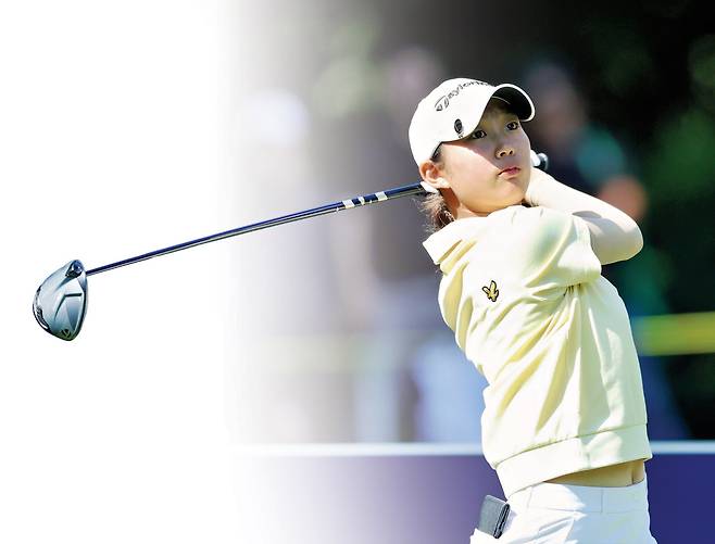 김서아가 지난달 26일 KLPGA 투어 하이트진로 챔피언십 2라운드 도중 12번 홀에서 티샷을 하고 있다. KLPGA 제공