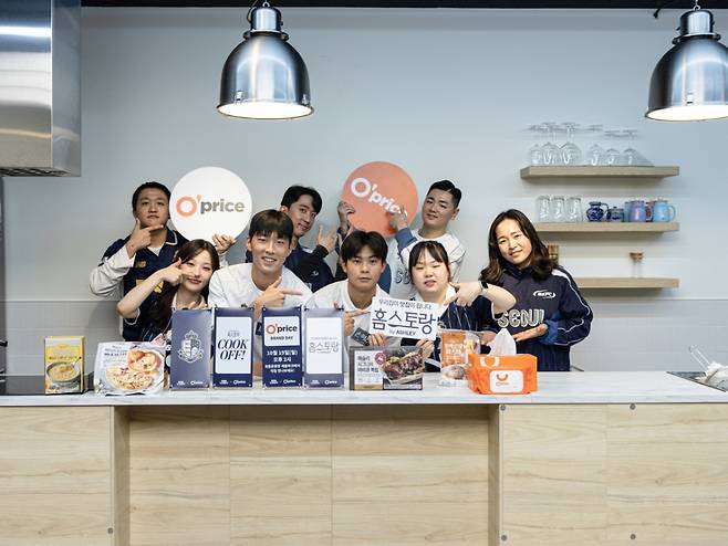 선수단과 서울 이랜드 팬들이 함께한 쿸오프 /사진=서울 이랜드 제공