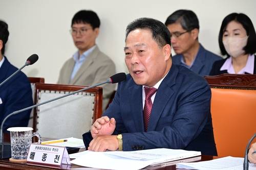 인사청문 답변하는 배종천 경남관광재단 대표이사 후보자 [경남도의회 제공. 재판매 및 DB 금지]
